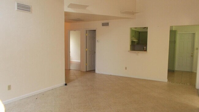 Building Photo - 4BR/2.5BA Home in Desirable Northridge Com...