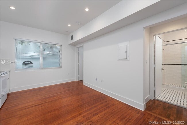 Building Photo - 3669 Poinciana Ave