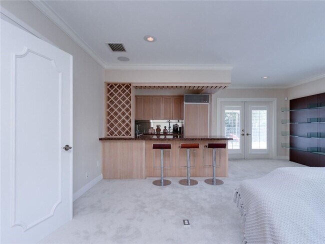 Building Photo - 615 Coral Way