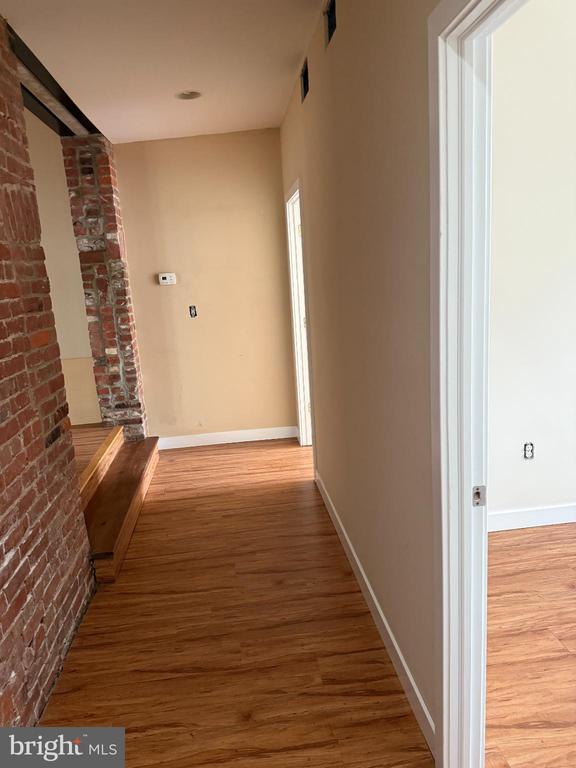 Building Photo - 550 N 52nd St