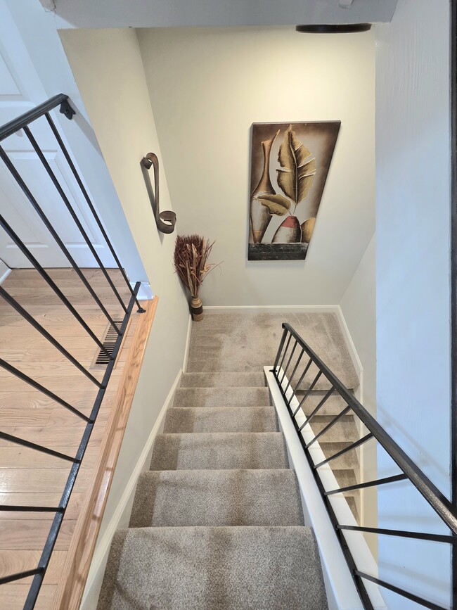 Building Photo - 5407 Leeway Ct