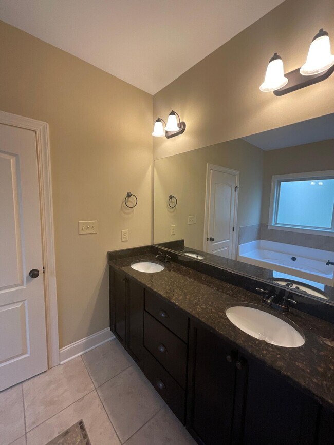 Building Photo - 5506 Darwood Dr