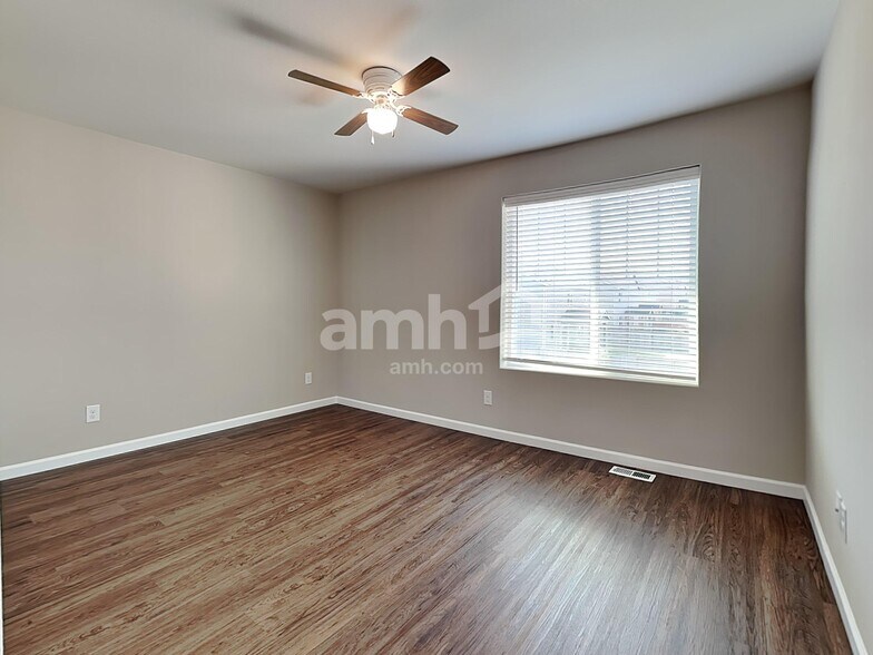 Building Photo - 945 Riggs Dr E