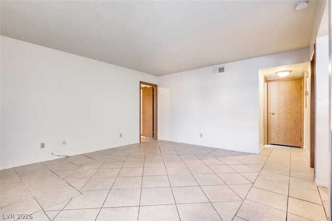 Building Photo - 3771 Shirebrook Dr