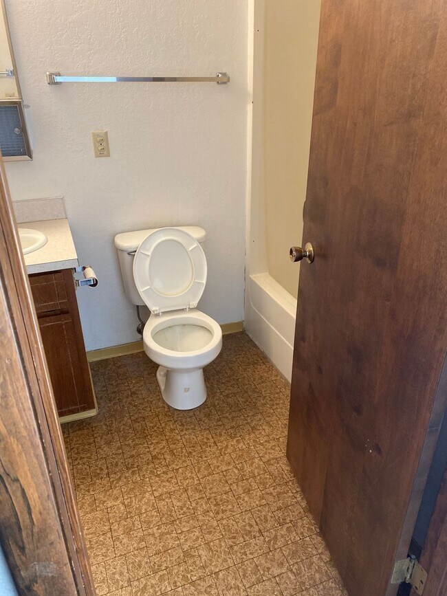 Building Photo - 2030-2040 NW Friel Street