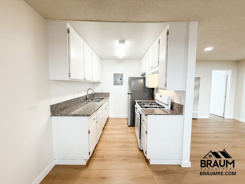 Building Photo - 6612 Sylmar Ave