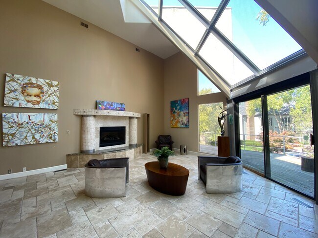 Building Photo - 5000 Wornall Rd