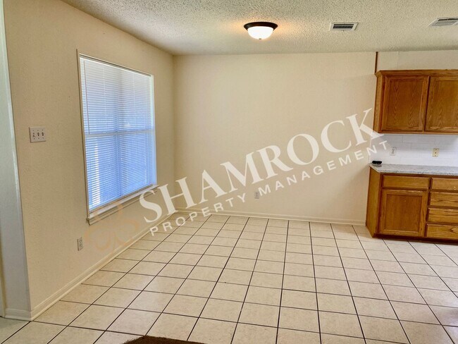 Building Photo - Cougar Ridge duplex!