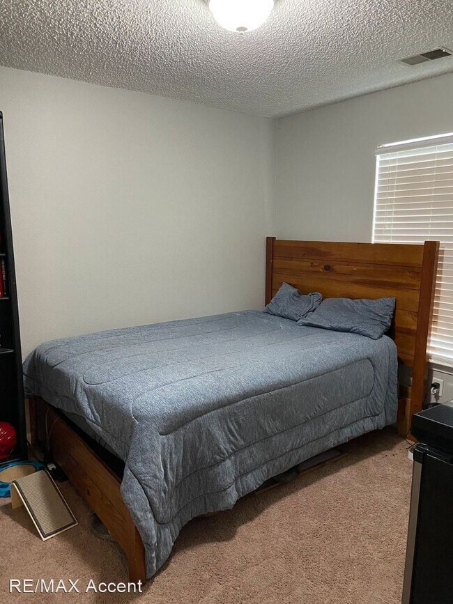 Building Photo - 3 br, 2.5 bath House - 585 Canyon Oak Loop