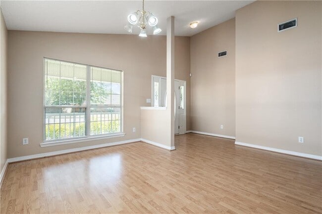 Building Photo - 8158 Magnolia Village Dr N