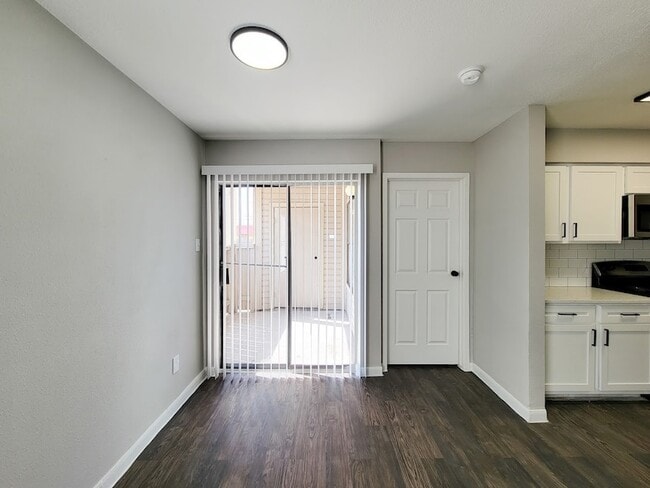 Building Photo - 12335 Antoine Dr