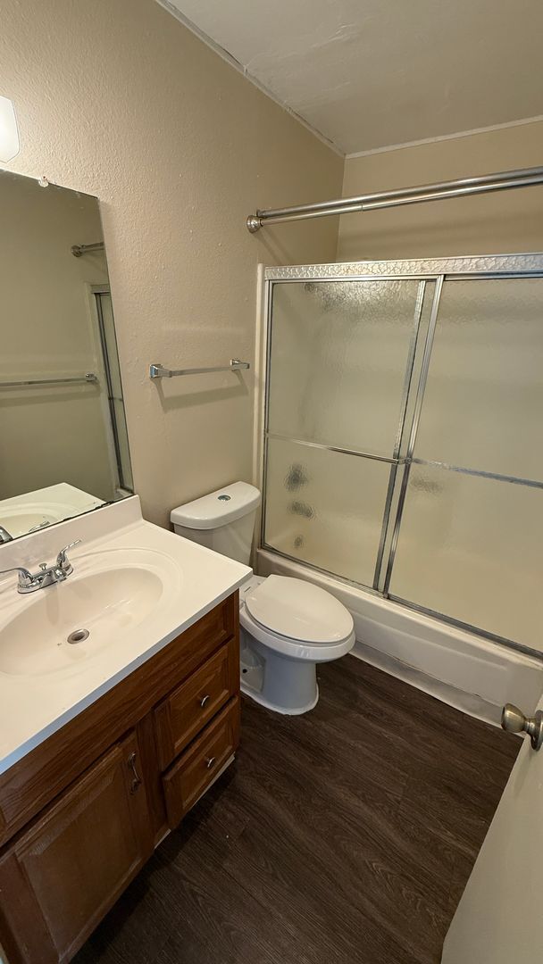 Building Photo - Completely Updated 2 Bedroom 2 Bathroom Condo in High Hollows Available NOW!