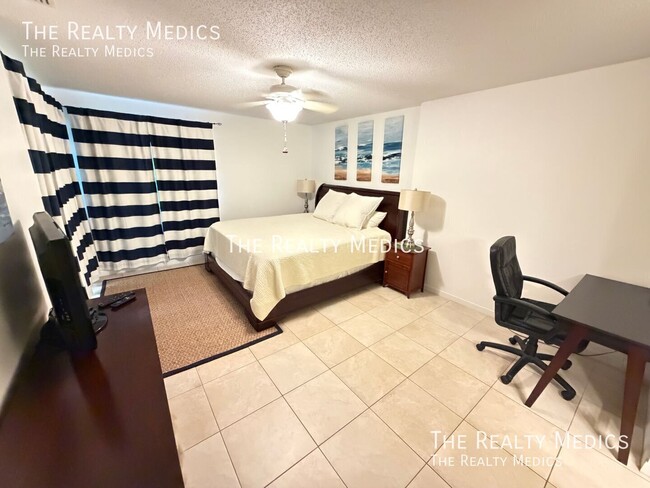 Building Photo - 2040-4401 Sea Mist Dr-