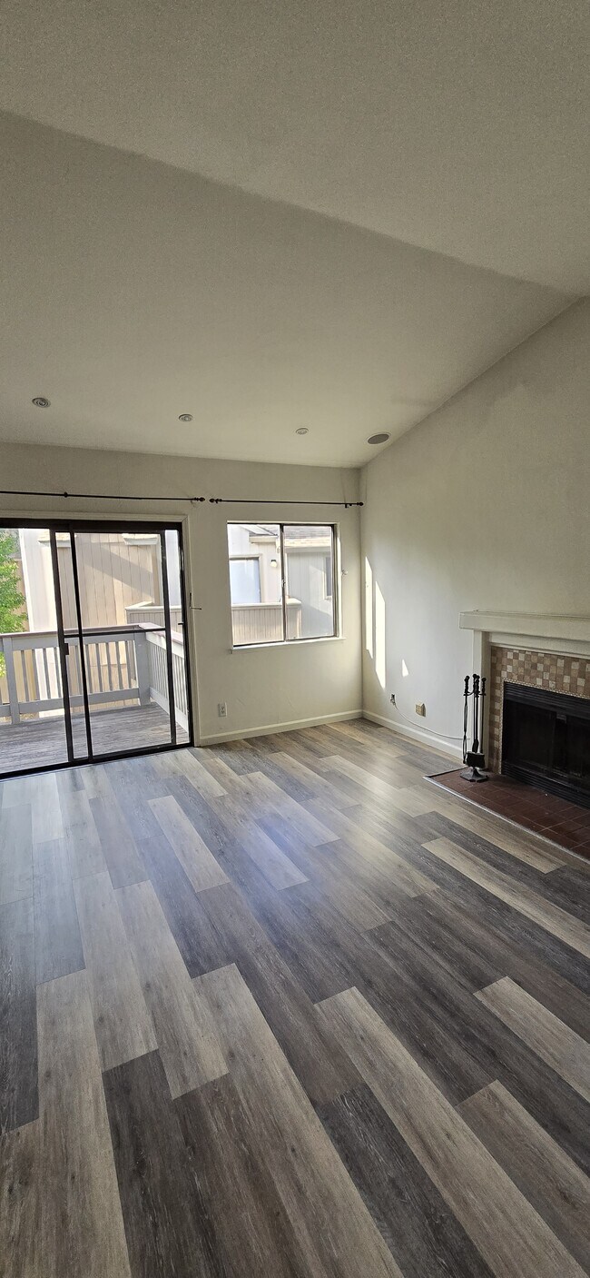 Building Photo - 2611 Westberry Dr