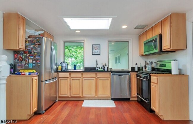 Building Photo - 27 Great Hills Terrace