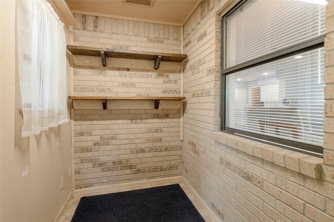 Building Photo - 2232 Azalea Cir