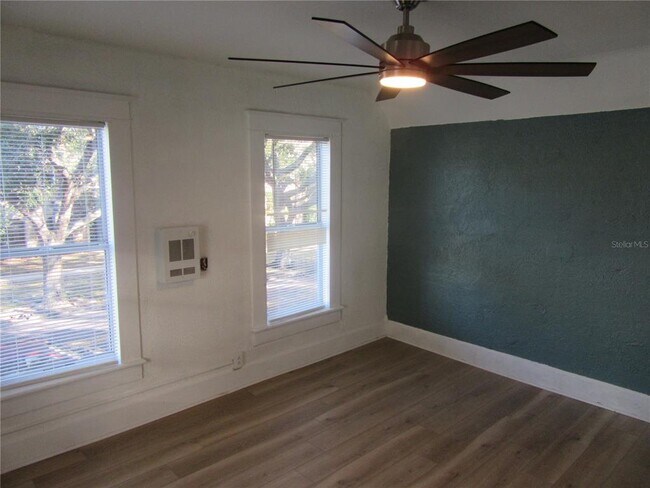 Building Photo - 524 3rd St N