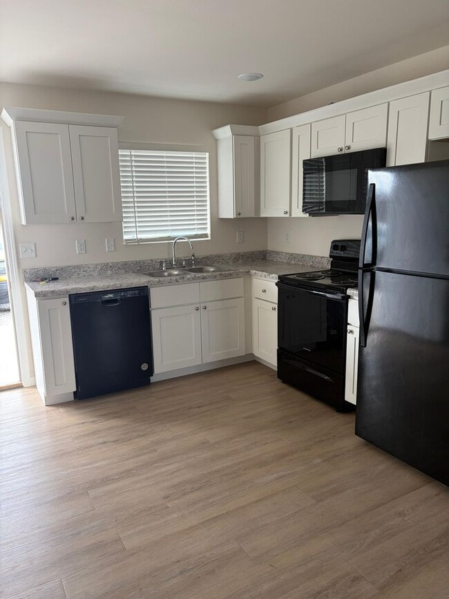 Building Photo - 1 bed, 1 bath Apartment