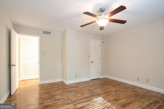 Building Photo - 408 River Run Dr
