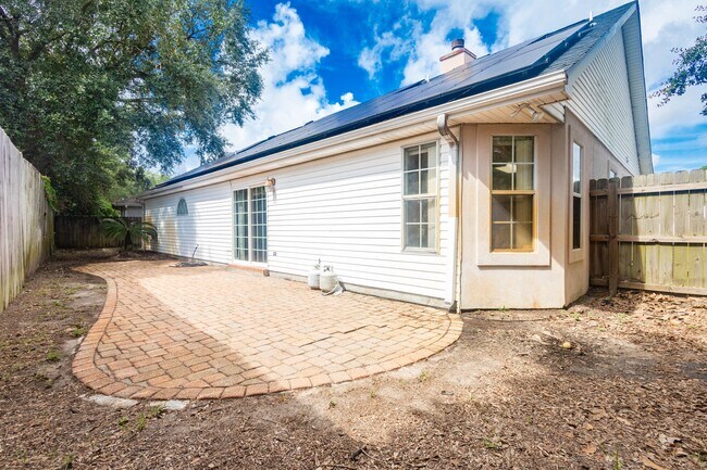 Building Photo - 873 Brande Ct