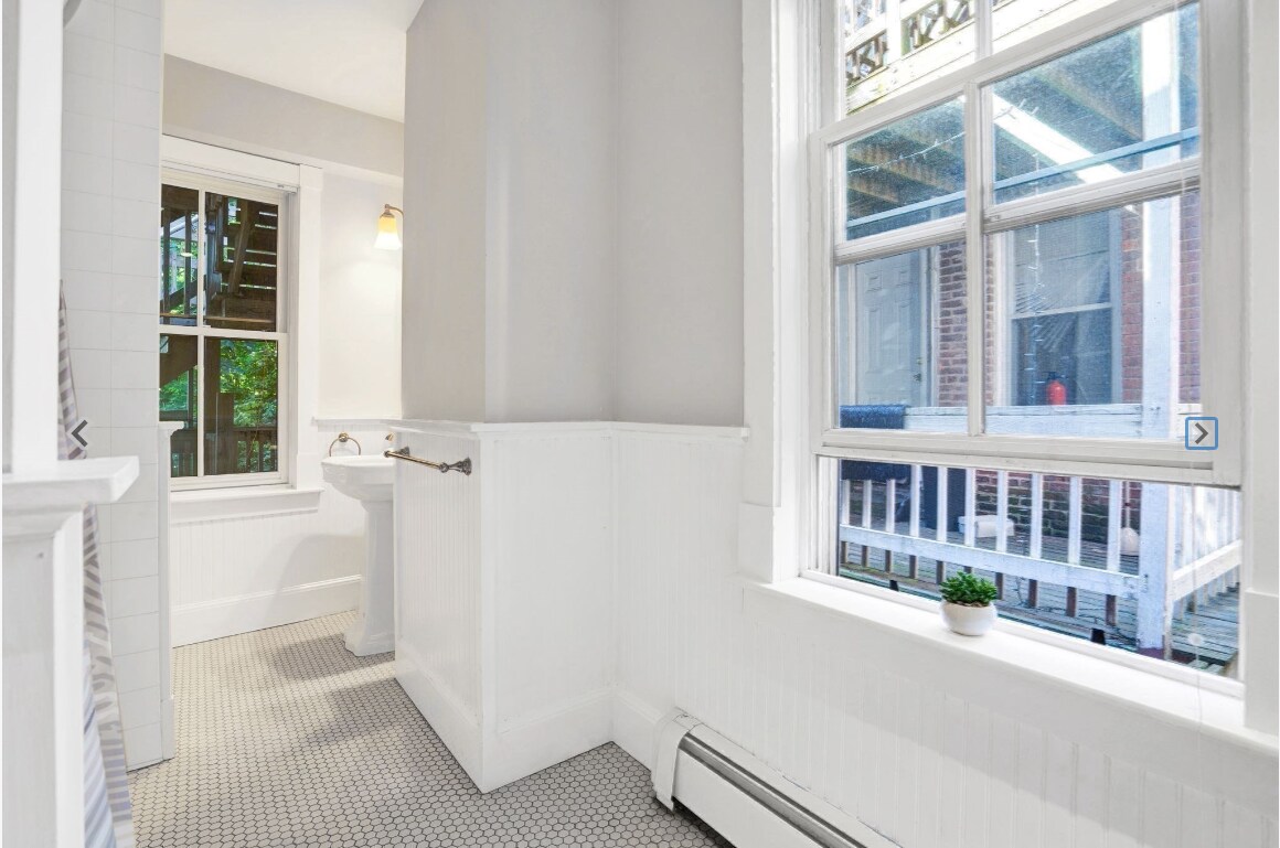 Building Photo - 151 Highland St