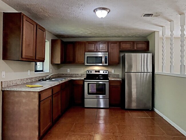 Building Photo - Northside Home