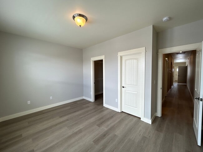 Building Photo - 1039 NE Watt Way