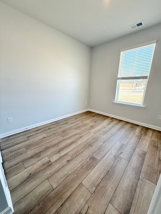 Building Photo - 206 Daybreak Ln