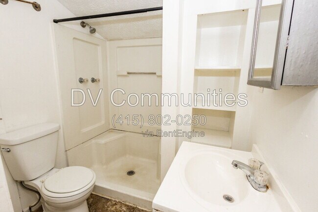 Building Photo - 54 E 220th St