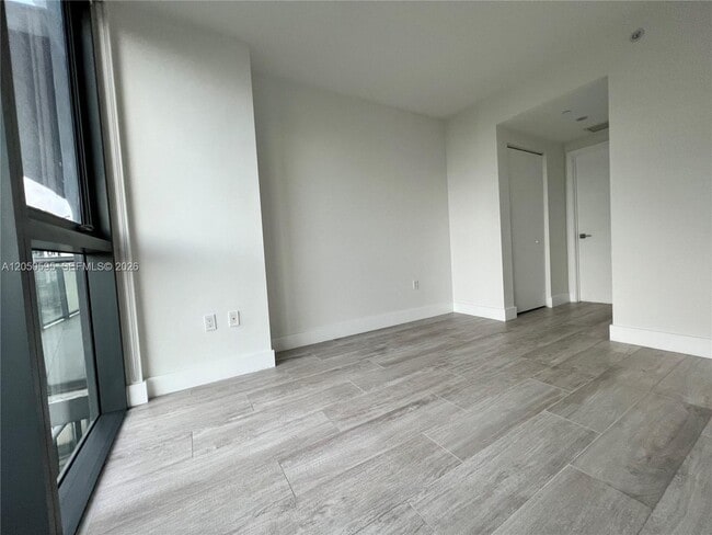 Building Photo - 121 NE 34th St