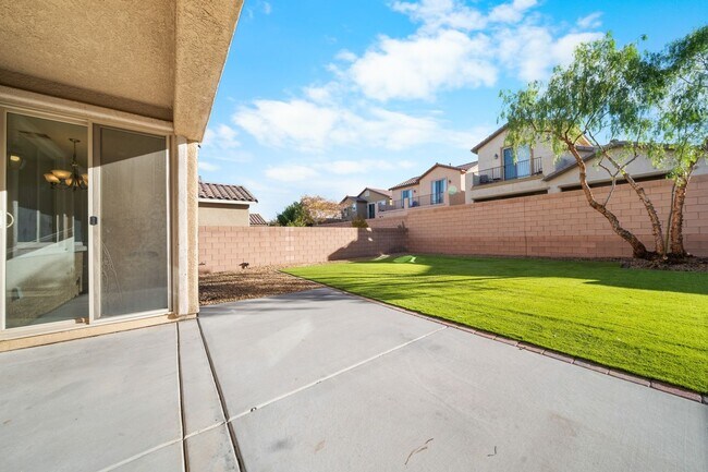 Building Photo - Well-Maintained 4-Bed, 3-Bath Home in Gated Community