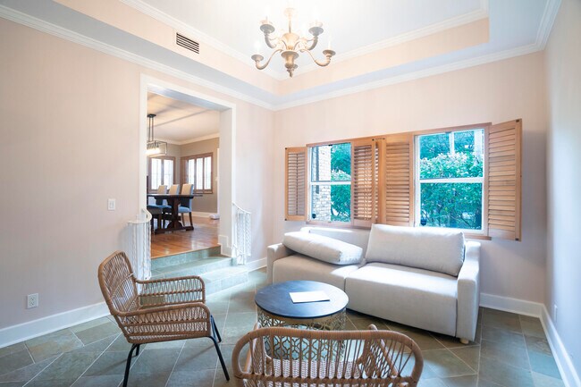 Building Photo - 411 26th St