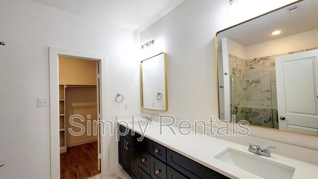 Building Photo - Gordon 3304