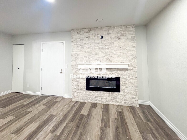 Building Photo - 12073 E Harvard Ave