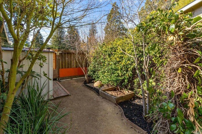Building Photo - Charming Three Bedroom Browns Valley Retreat