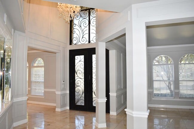 Building Photo - AVAILABLE NOW! Prestigious 5-3.5-3 w POOL ...