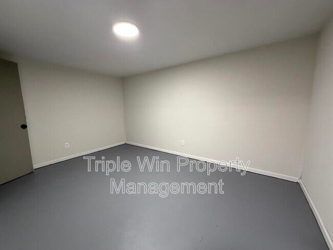 Building Photo - 2257 Luxmore Dr