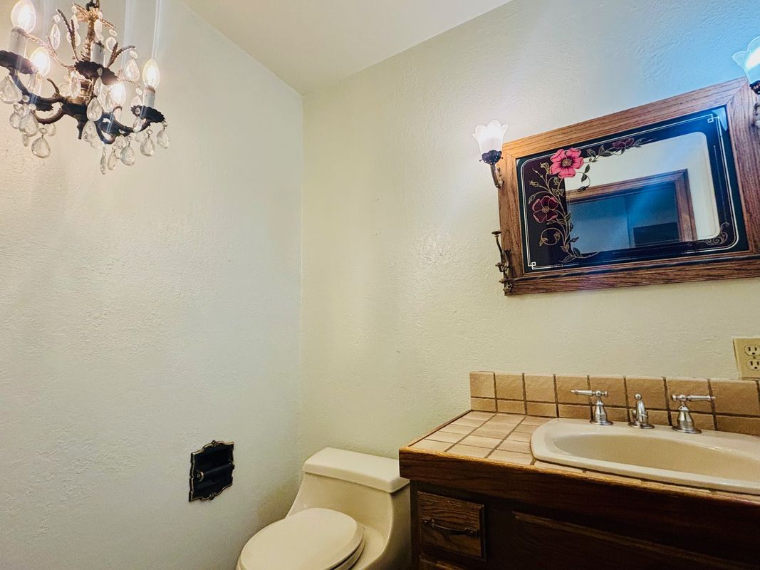 Building Photo - 527 Westlake Dr