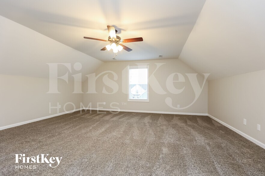 Building Photo - 500 Woodtrace Dr