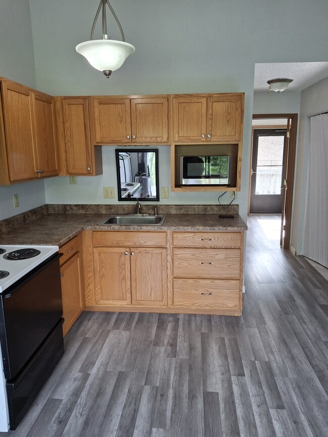 Building Photo - 150 SWS Dr