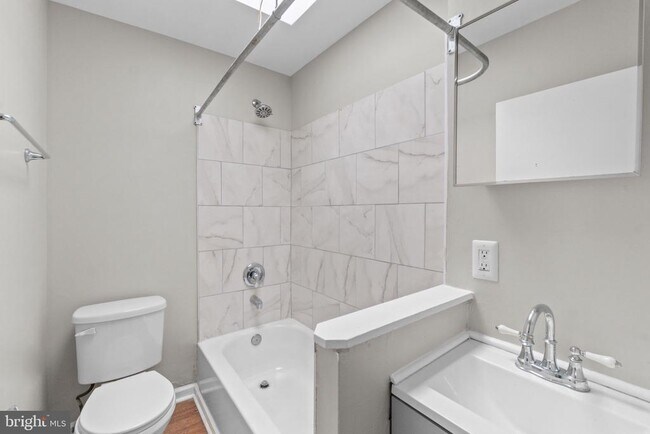 Building Photo - 3427 Ravenwood Ave