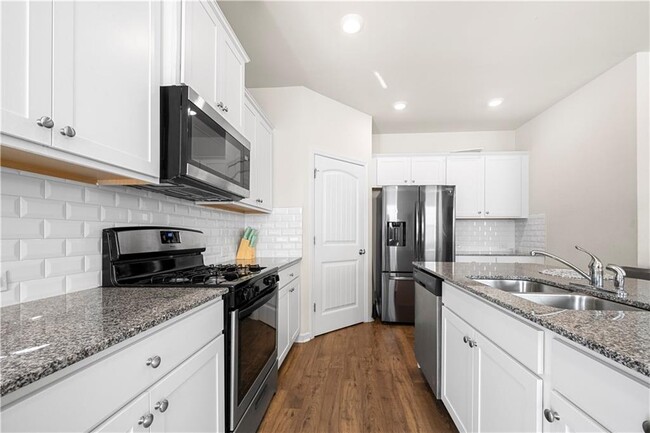 Building Photo - 853 Bentley Dr