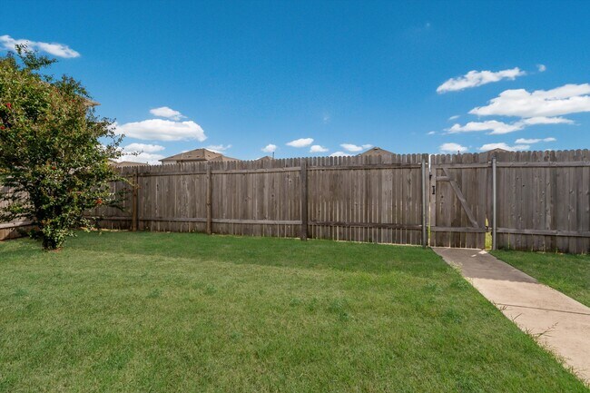 Building Photo - 235 Mossycup Dr