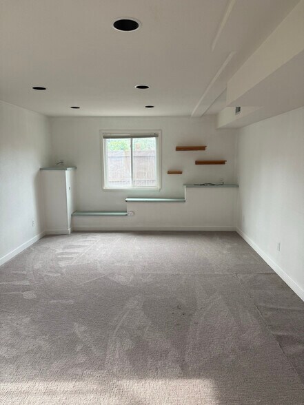 Building Photo - 18806 E Saratoga Cir