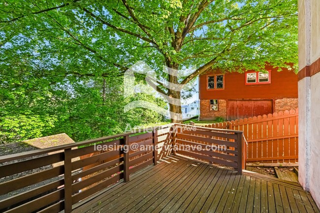 Building Photo - 1008 Hancock Ave