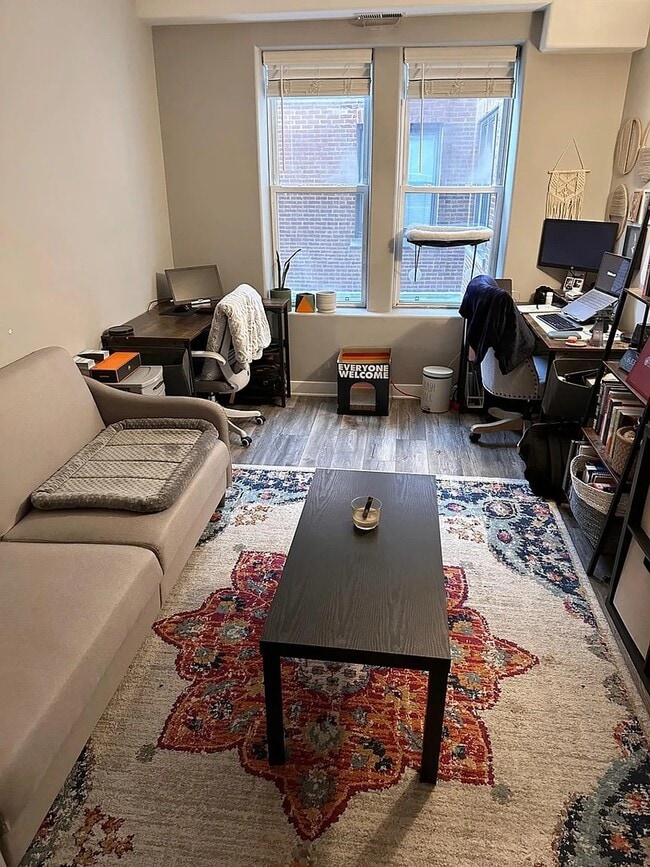 Building Photo - 4335 W Irving Park Rd