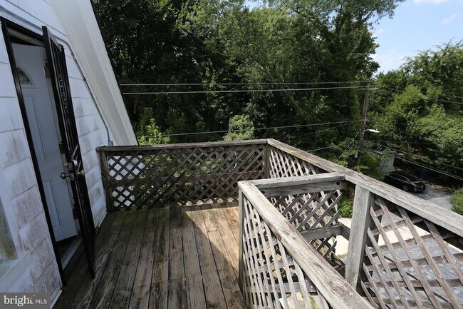 Building Photo - 730 St Johns Rd