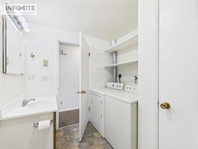 Building Photo - 3 Bedroom off East Valley Center!