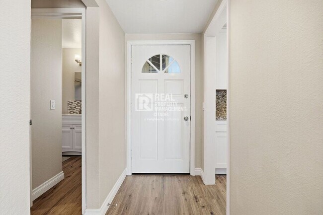 Building Photo - 5082 Edinger Ave