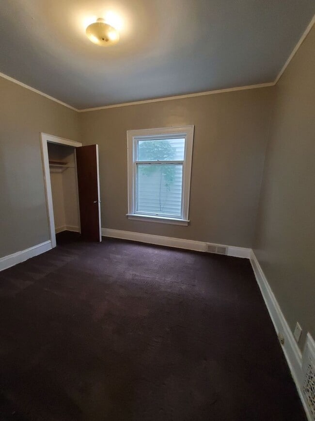 Building Photo - 1343-1345 N 32nd St. (Duplex)
